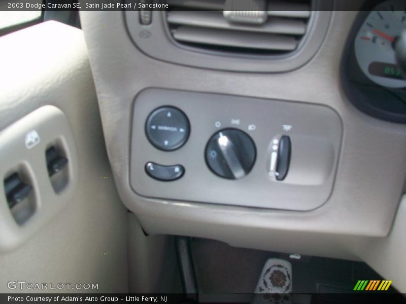 Satin Jade Pearl / Sandstone 2003 Dodge Caravan SE