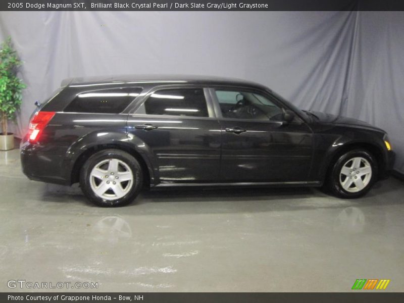 Brilliant Black Crystal Pearl / Dark Slate Gray/Light Graystone 2005 Dodge Magnum SXT