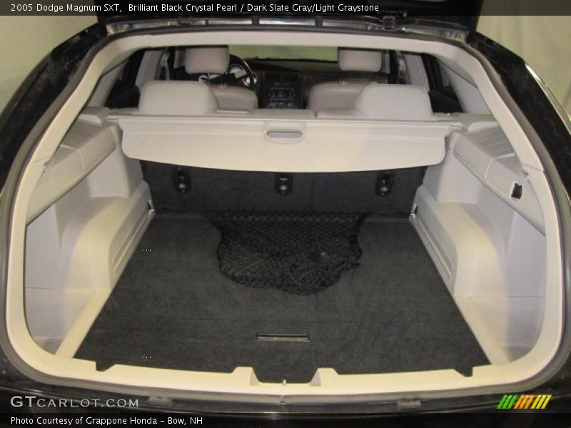 Brilliant Black Crystal Pearl / Dark Slate Gray/Light Graystone 2005 Dodge Magnum SXT