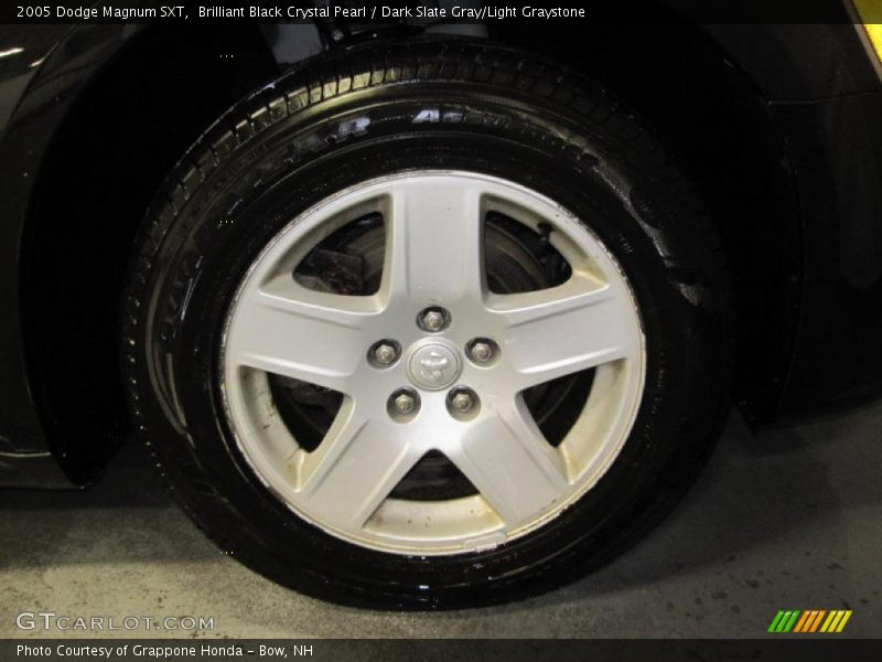 Brilliant Black Crystal Pearl / Dark Slate Gray/Light Graystone 2005 Dodge Magnum SXT