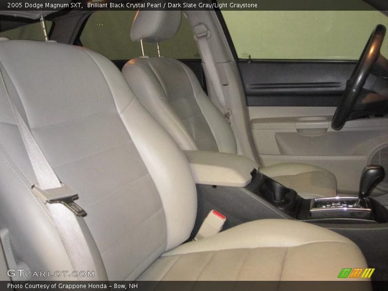 Brilliant Black Crystal Pearl / Dark Slate Gray/Light Graystone 2005 Dodge Magnum SXT