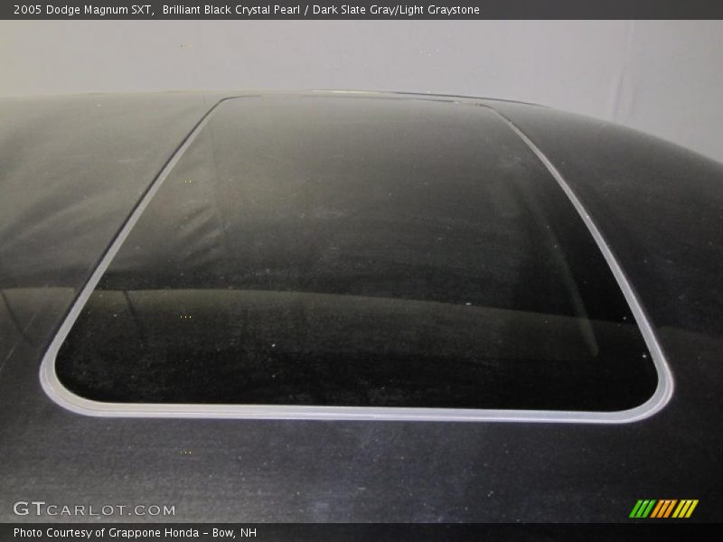 Brilliant Black Crystal Pearl / Dark Slate Gray/Light Graystone 2005 Dodge Magnum SXT