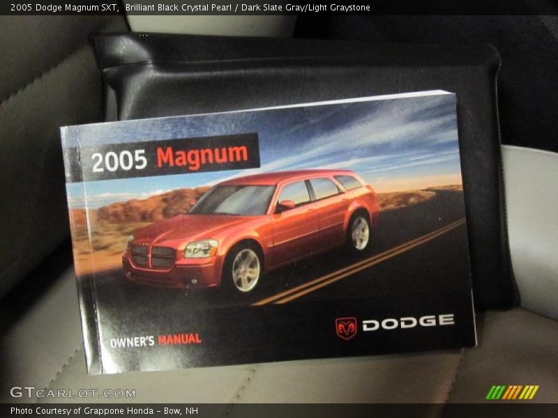 Brilliant Black Crystal Pearl / Dark Slate Gray/Light Graystone 2005 Dodge Magnum SXT