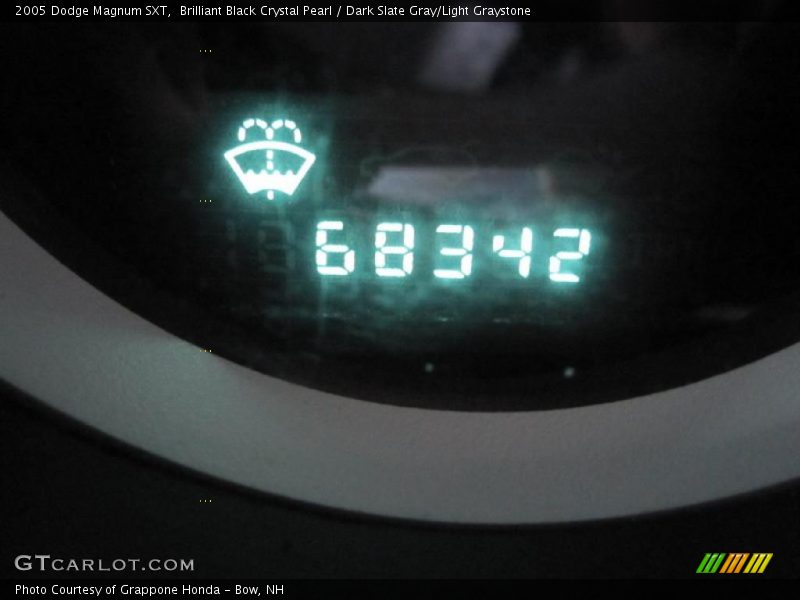 Brilliant Black Crystal Pearl / Dark Slate Gray/Light Graystone 2005 Dodge Magnum SXT
