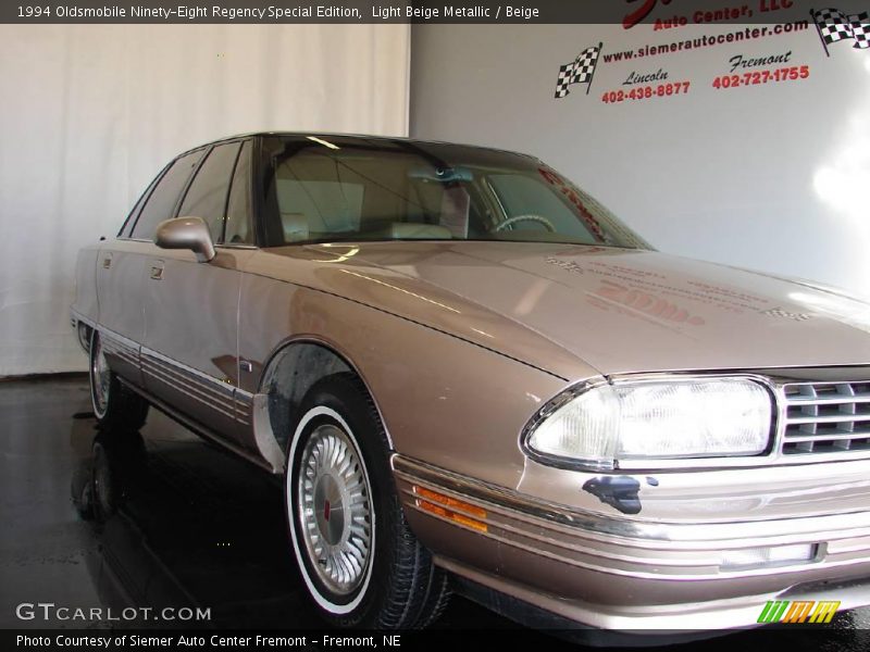 Light Beige Metallic / Beige 1994 Oldsmobile Ninety-Eight Regency Special Edition