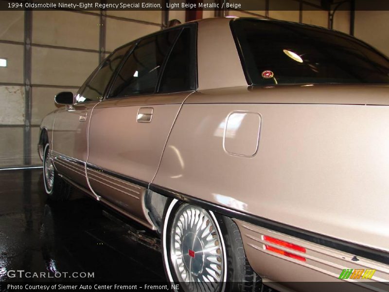 Light Beige Metallic / Beige 1994 Oldsmobile Ninety-Eight Regency Special Edition