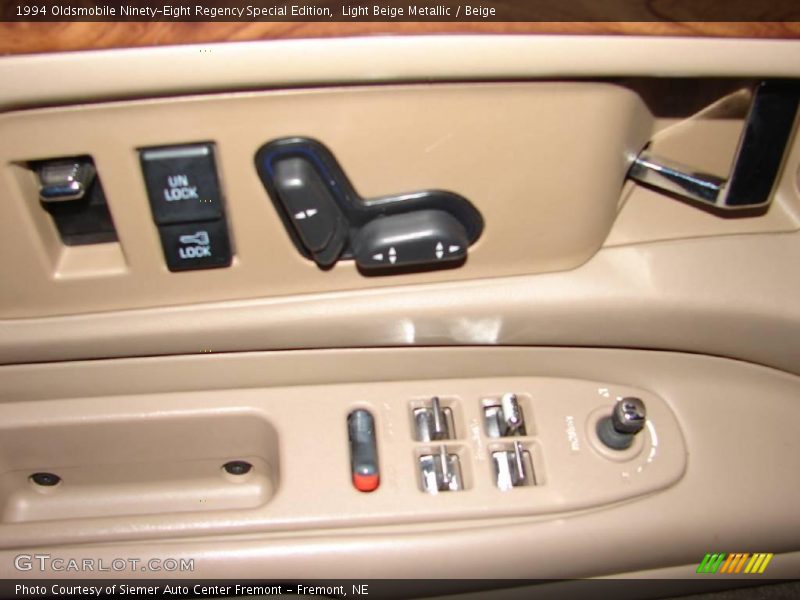 Light Beige Metallic / Beige 1994 Oldsmobile Ninety-Eight Regency Special Edition