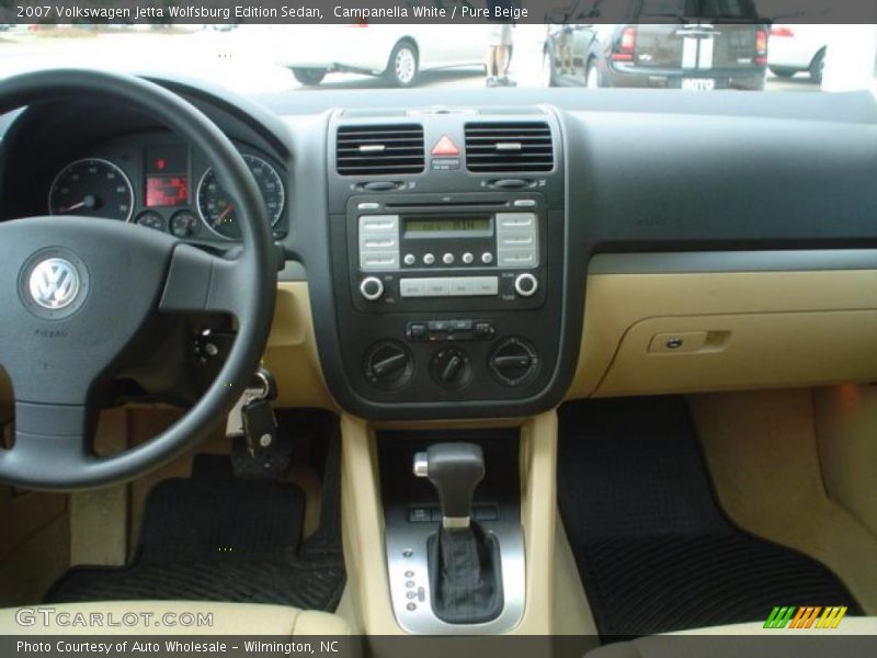 Campanella White / Pure Beige 2007 Volkswagen Jetta Wolfsburg Edition Sedan