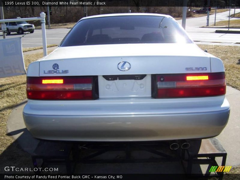 Diamond White Pearl Metallic / Black 1995 Lexus ES 300