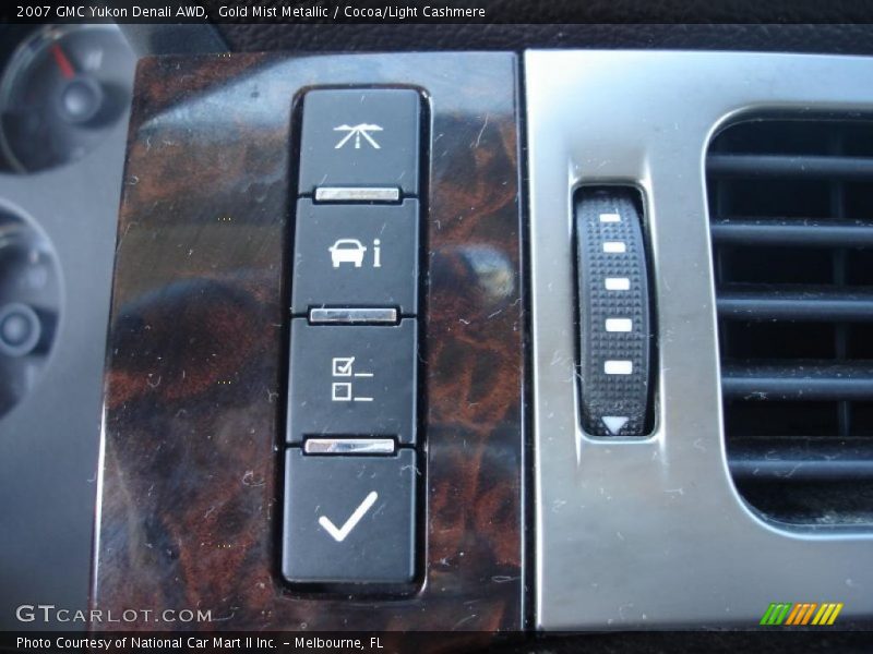 Gold Mist Metallic / Cocoa/Light Cashmere 2007 GMC Yukon Denali AWD