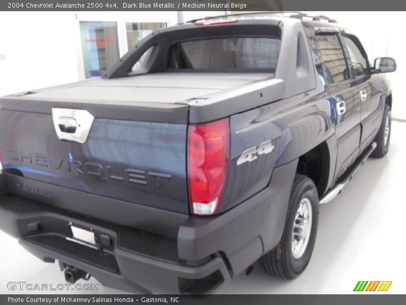 Dark Blue Metallic / Medium Neutral Beige 2004 Chevrolet Avalanche 2500 4x4