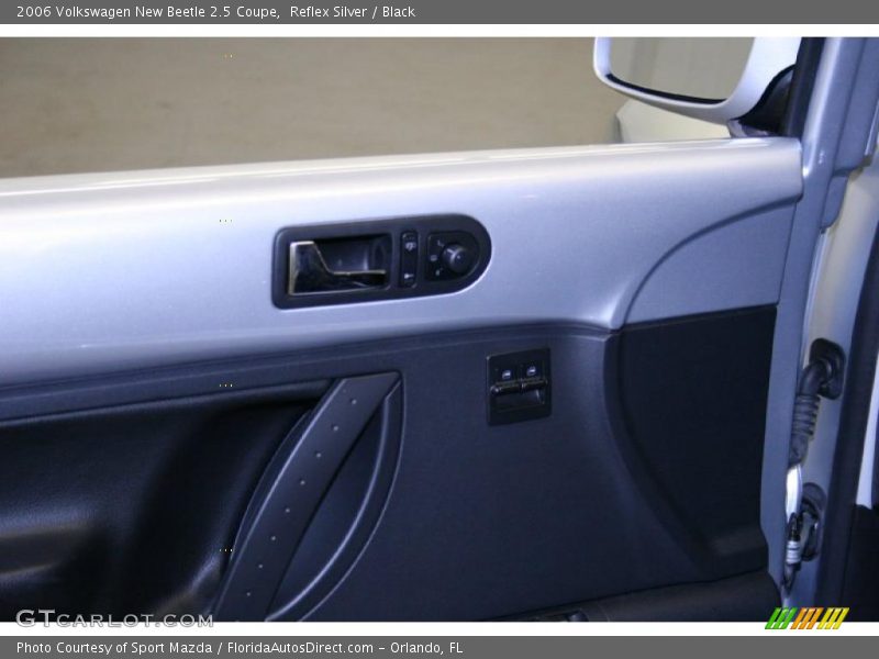 Reflex Silver / Black 2006 Volkswagen New Beetle 2.5 Coupe