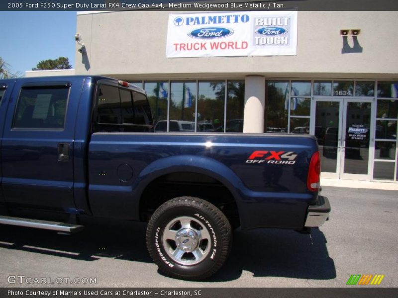 Medium Wedgewood Blue Metallic / Tan 2005 Ford F250 Super Duty Lariat FX4 Crew Cab 4x4