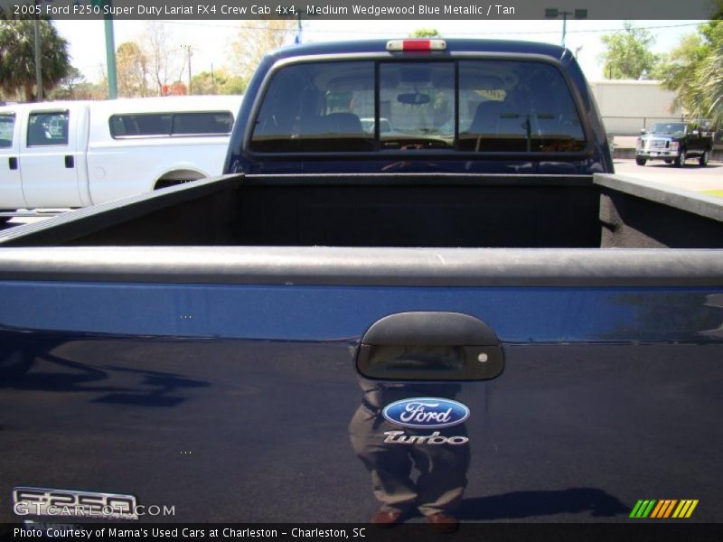 Medium Wedgewood Blue Metallic / Tan 2005 Ford F250 Super Duty Lariat FX4 Crew Cab 4x4