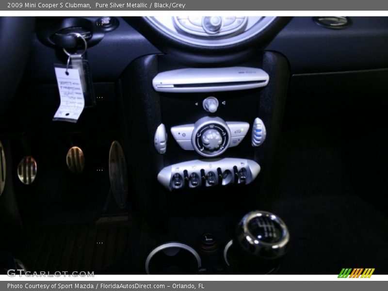 Pure Silver Metallic / Black/Grey 2009 Mini Cooper S Clubman