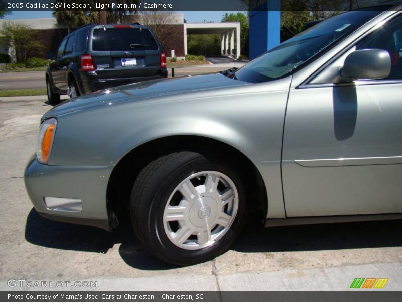 Light Platinum / Cashmere 2005 Cadillac DeVille Sedan