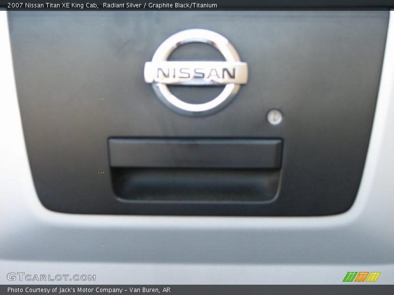 Radiant Silver / Graphite Black/Titanium 2007 Nissan Titan XE King Cab