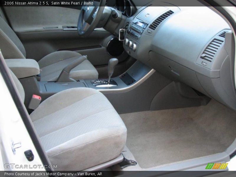 Satin White Pearl / Blond 2006 Nissan Altima 2.5 S