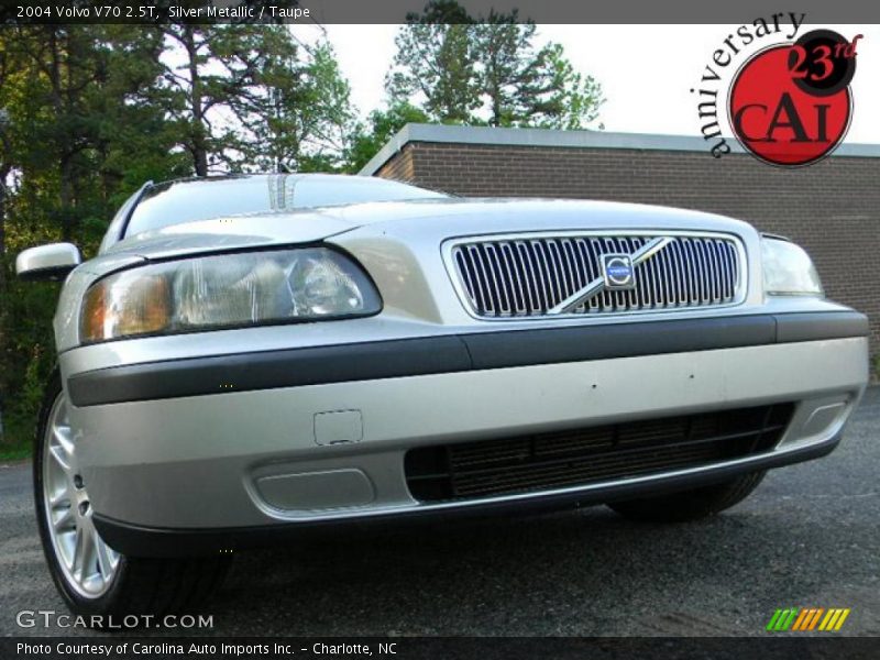 Silver Metallic / Taupe 2004 Volvo V70 2.5T