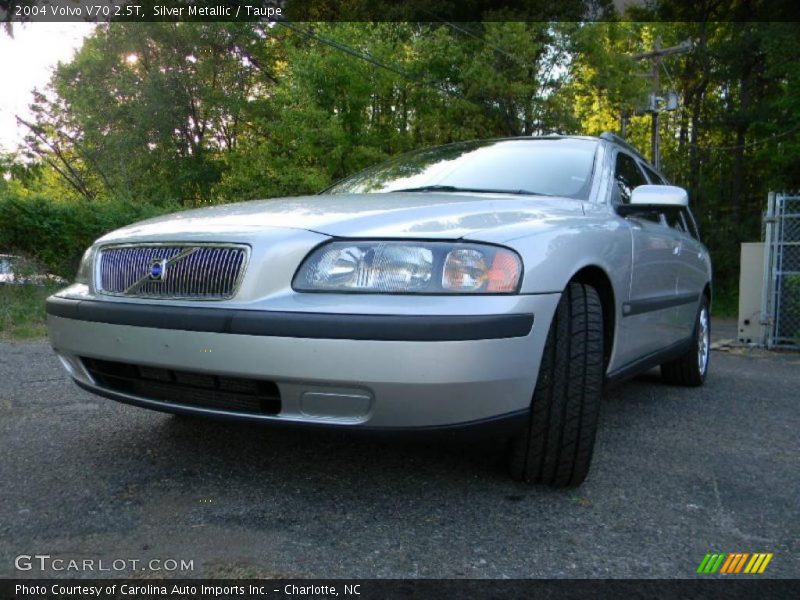 Silver Metallic / Taupe 2004 Volvo V70 2.5T