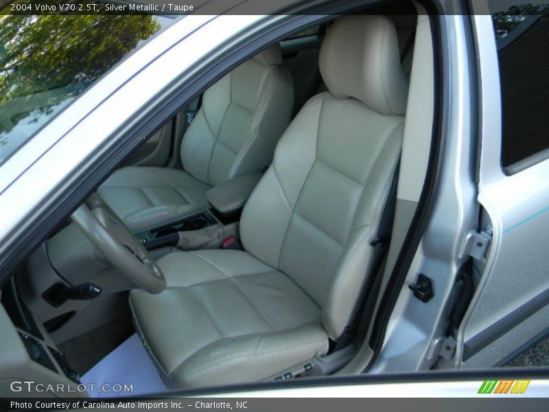 Silver Metallic / Taupe 2004 Volvo V70 2.5T