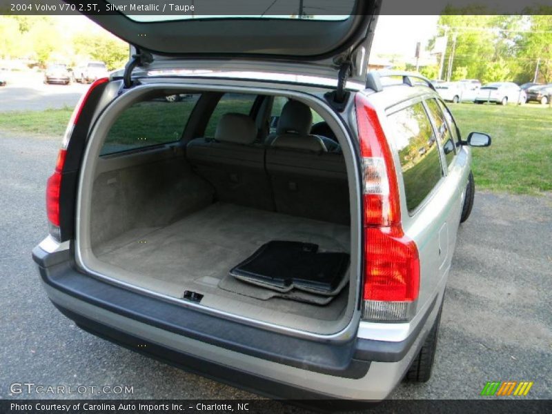 Silver Metallic / Taupe 2004 Volvo V70 2.5T