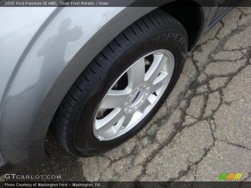 Silver Frost Metallic / Shale 2005 Ford Freestyle SE AWD