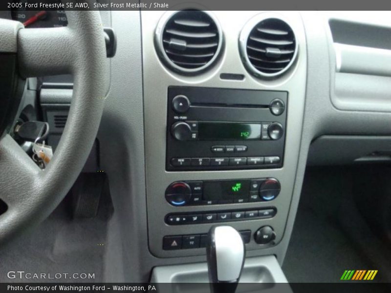 Silver Frost Metallic / Shale 2005 Ford Freestyle SE AWD