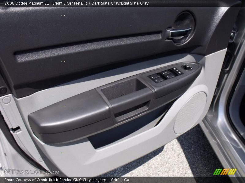 Bright Silver Metallic / Dark Slate Gray/Light Slate Gray 2008 Dodge Magnum SE