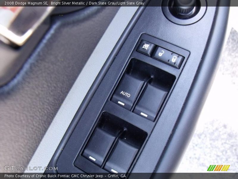 Bright Silver Metallic / Dark Slate Gray/Light Slate Gray 2008 Dodge Magnum SE