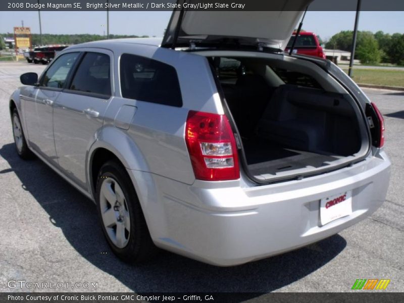 Bright Silver Metallic / Dark Slate Gray/Light Slate Gray 2008 Dodge Magnum SE