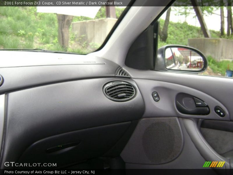 CD Silver Metallic / Dark Charcoal Black 2001 Ford Focus ZX3 Coupe