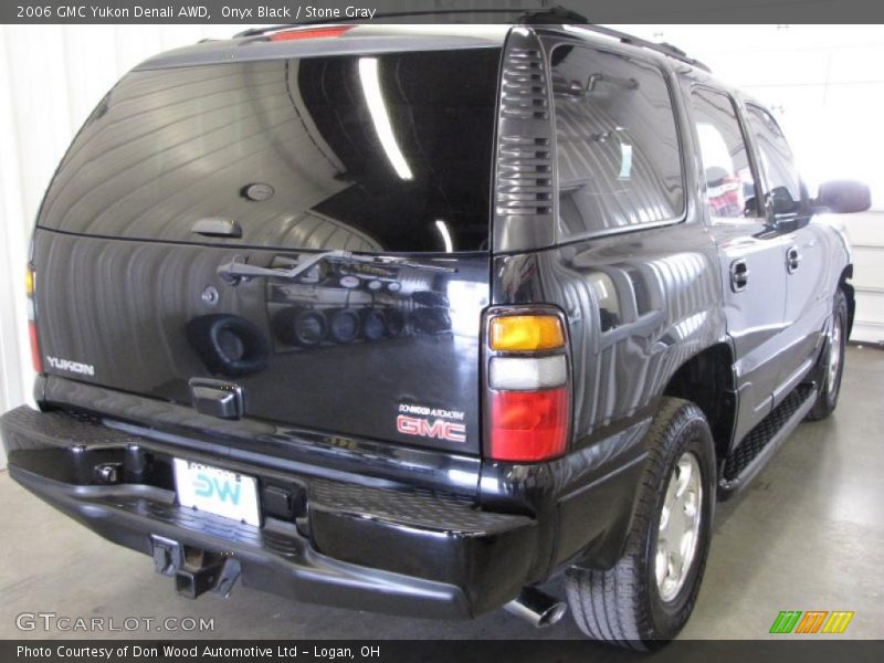 Onyx Black / Stone Gray 2006 GMC Yukon Denali AWD