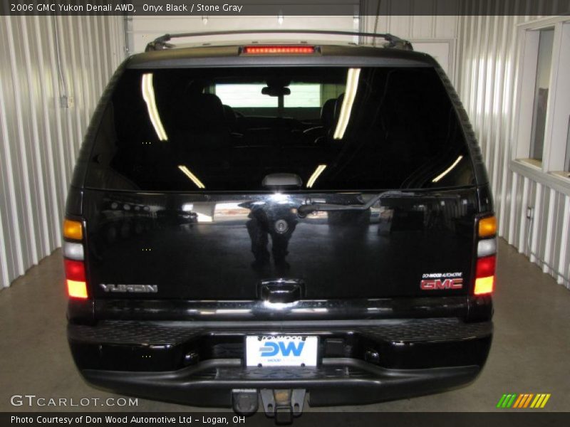 Onyx Black / Stone Gray 2006 GMC Yukon Denali AWD