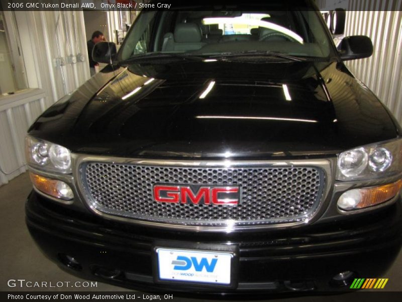Onyx Black / Stone Gray 2006 GMC Yukon Denali AWD