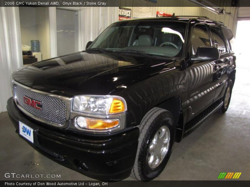 Onyx Black / Stone Gray 2006 GMC Yukon Denali AWD