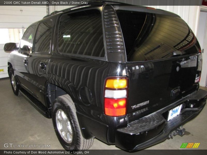 Onyx Black / Stone Gray 2006 GMC Yukon Denali AWD