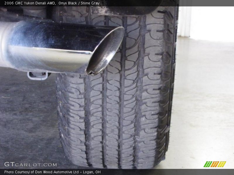 Onyx Black / Stone Gray 2006 GMC Yukon Denali AWD