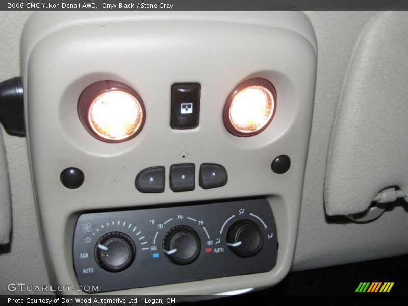 Onyx Black / Stone Gray 2006 GMC Yukon Denali AWD