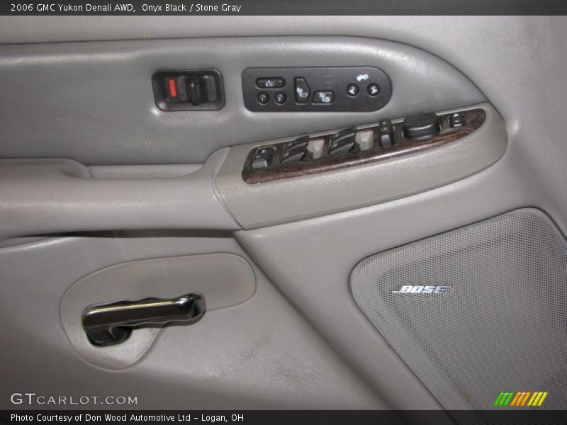 Onyx Black / Stone Gray 2006 GMC Yukon Denali AWD