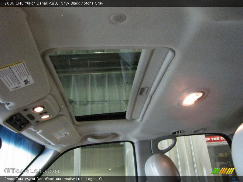 Onyx Black / Stone Gray 2006 GMC Yukon Denali AWD