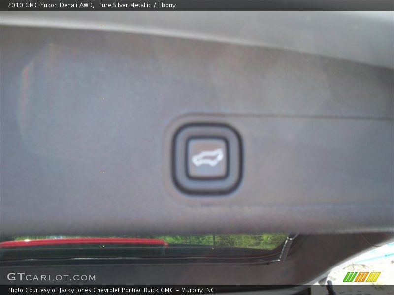 Pure Silver Metallic / Ebony 2010 GMC Yukon Denali AWD