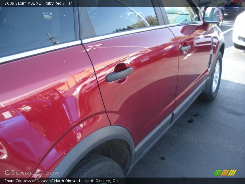 Ruby Red / Tan 2009 Saturn VUE XE