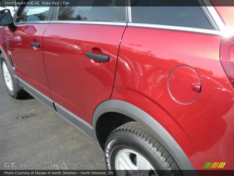 Ruby Red / Tan 2009 Saturn VUE XE