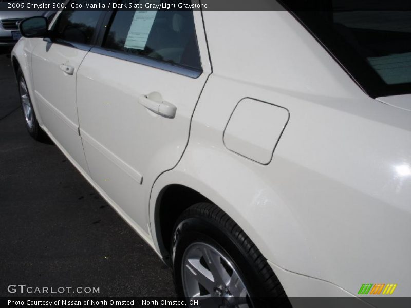 Cool Vanilla / Dark Slate Gray/Light Graystone 2006 Chrysler 300