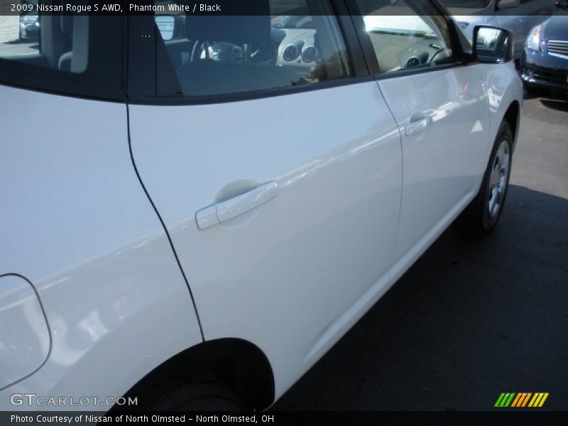 Phantom White / Black 2009 Nissan Rogue S AWD