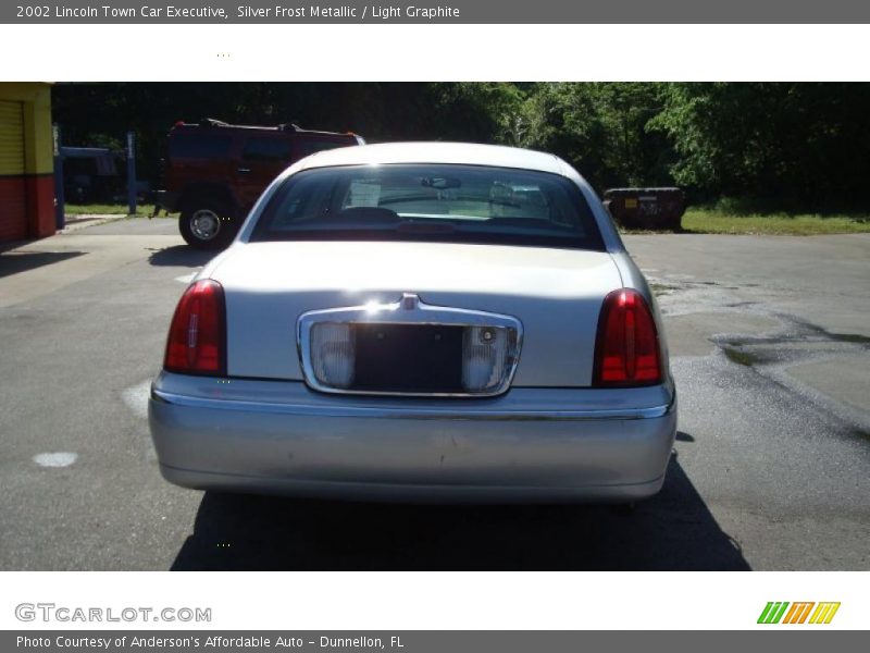 Silver Frost Metallic / Light Graphite 2002 Lincoln Town Car Executive