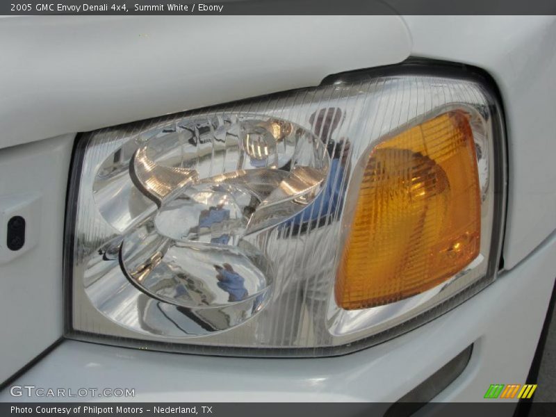 Summit White / Ebony 2005 GMC Envoy Denali 4x4