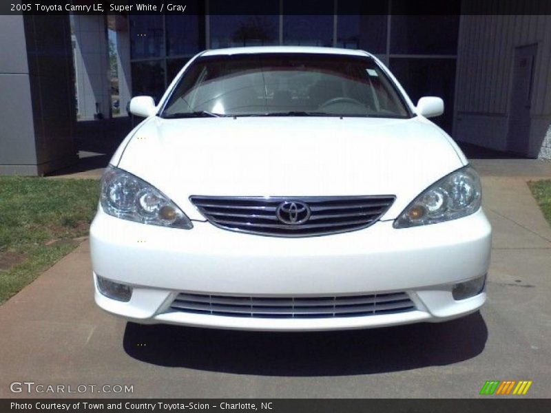 Super White / Gray 2005 Toyota Camry LE