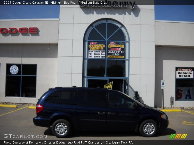 Midnight Blue Pearl / Medium Slate Gray 2005 Dodge Grand Caravan SE